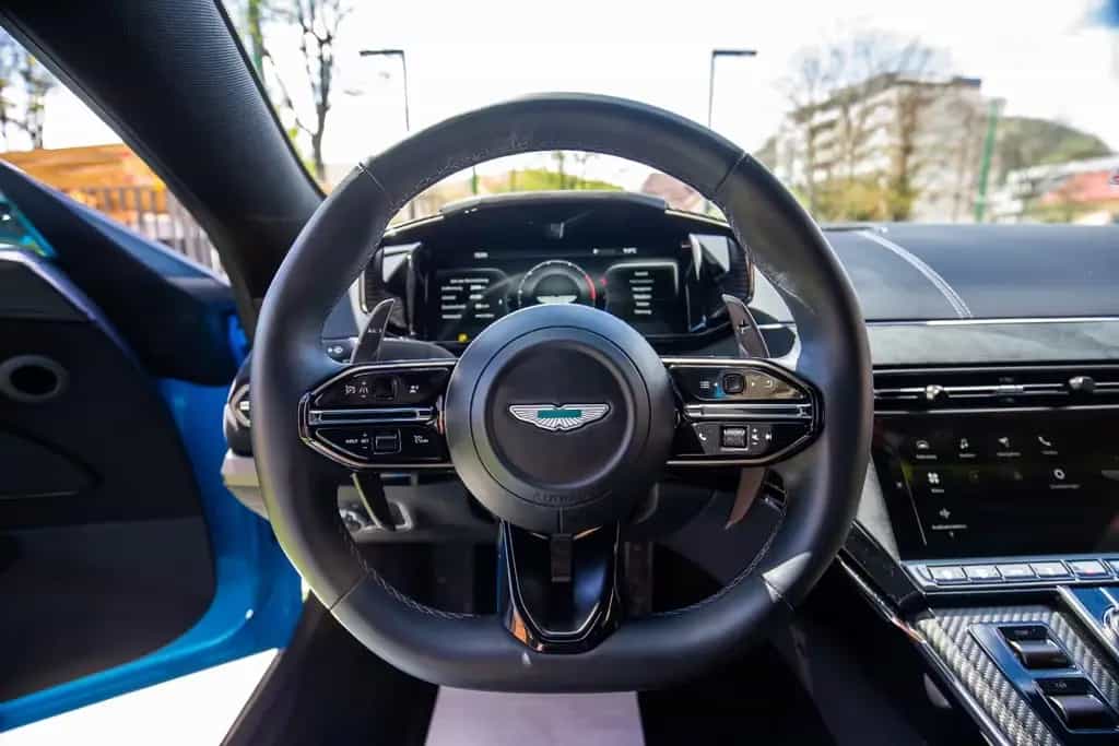 Aston Martin V8 Vantage Carbon /360 Cam/Warranty/Adapt. Susp./Track Mode 09/2024-photo-17