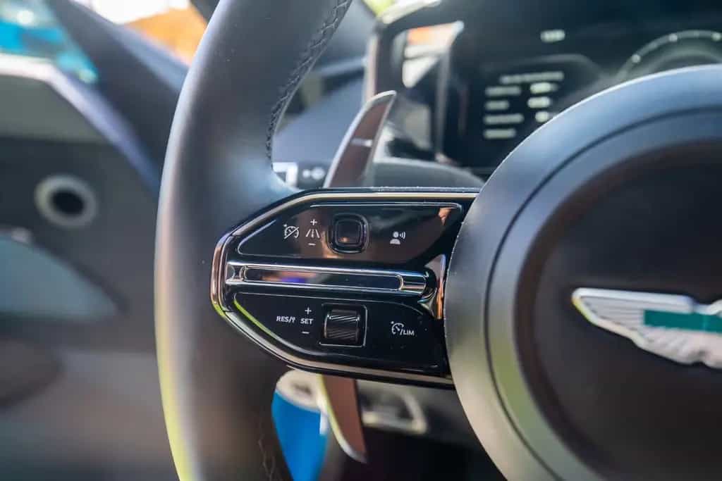 Aston Martin V8 Vantage Carbon /360 Cam/Warranty/Adapt. Susp./Track Mode 09/2024-photo-18