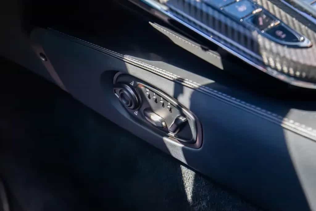 Aston Martin V8 Vantage Carbon /360 Cam/Warranty/Adapt. Susp./Track Mode 09/2024-photo-23
