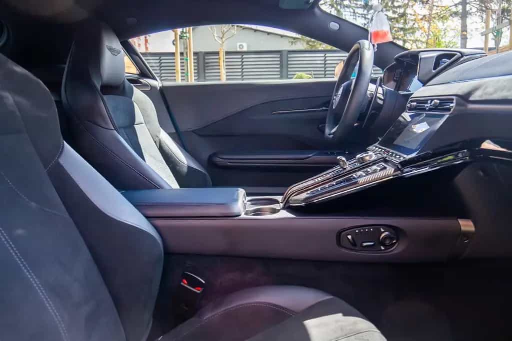 Aston Martin V8 Vantage Carbon /360 Cam/Warranty/Adapt. Susp./Track Mode 09/2024-photo-24