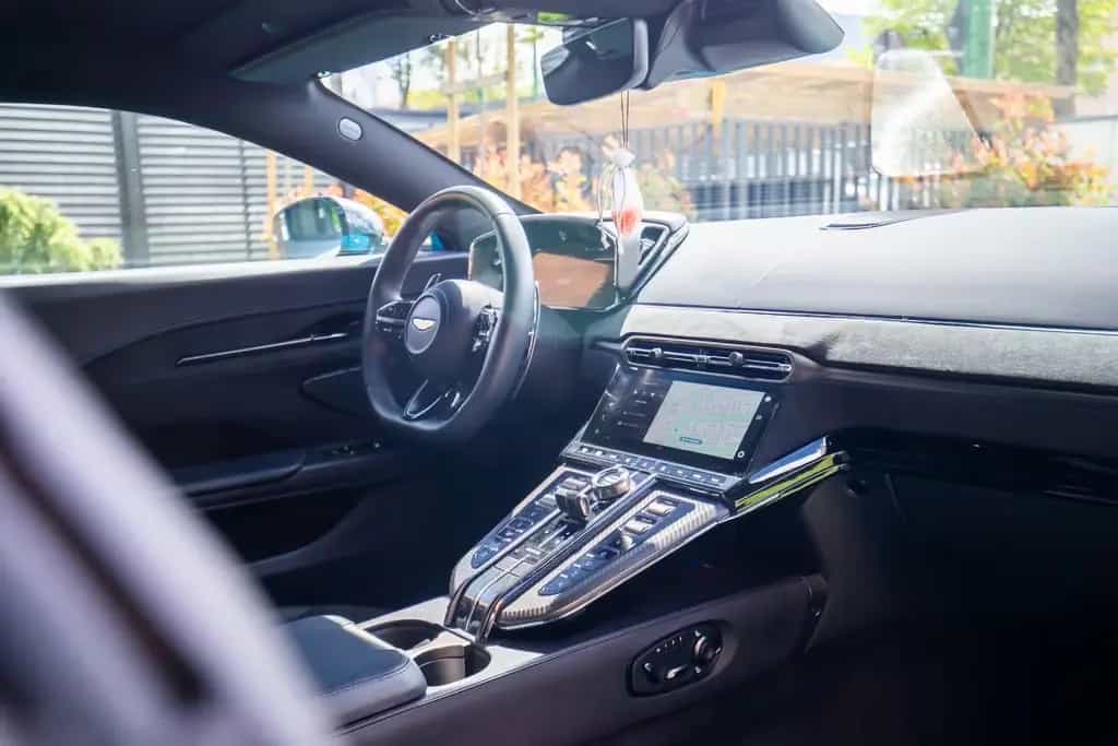 Aston Martin V8 Vantage Carbon /360 Cam/Warranty/Adapt. Susp./Track Mode 09/2024-photo-25