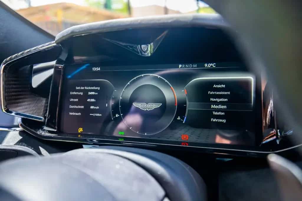 Aston Martin V8 Vantage Carbon /360 Cam/Warranty/Adapt. Susp./Track Mode 09/2024-photo-36