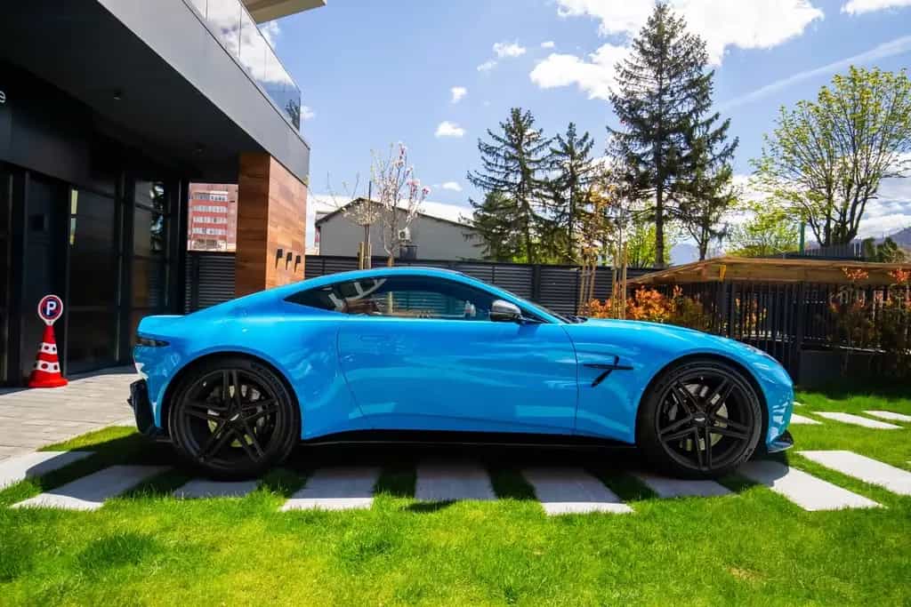Aston Martin V8 Vantage Carbon /360 Cam/Warranty/Adapt. Susp./Track Mode 09/2024-photo-7