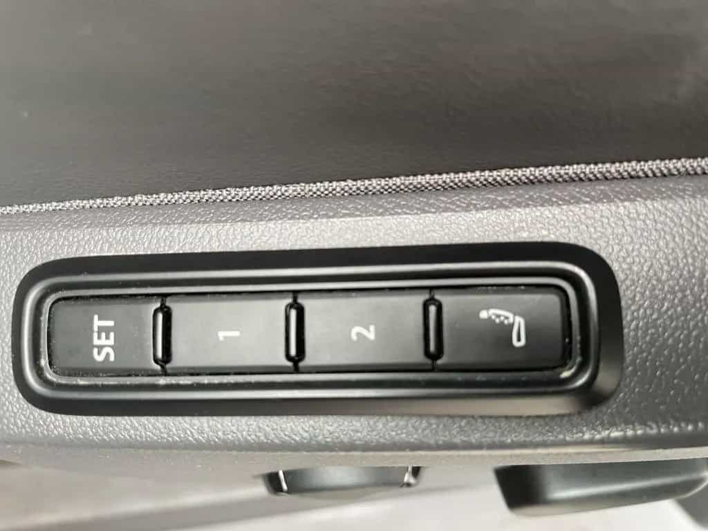 Volkswagen T7 Multivan Lang LÜ HUD ACC Pano Memo AHK Kamera 09/2023-photo-41