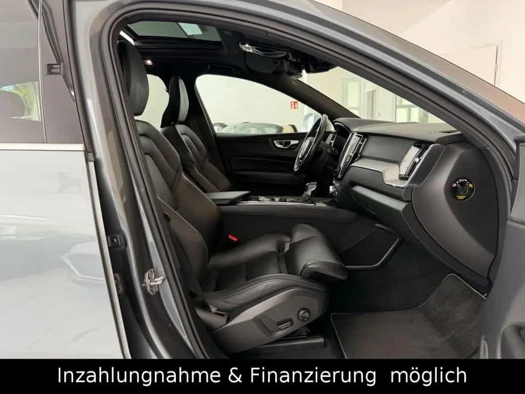 Volvo XC60 R Design Pano.AHK.Garantie 05.2027 12/2018-photo-8