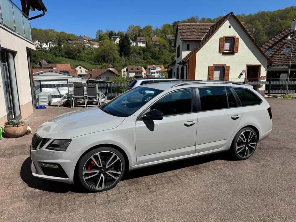 Skoda Octavia RS 10/2019-photo-1