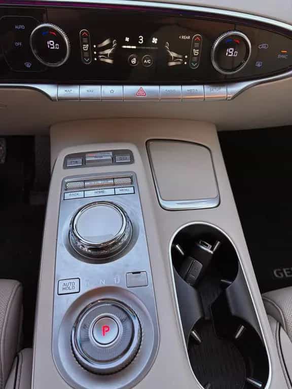 Genesis GV70 Benziner 2.5T AWD Luxury in top Zustand 08/2022-photo-9