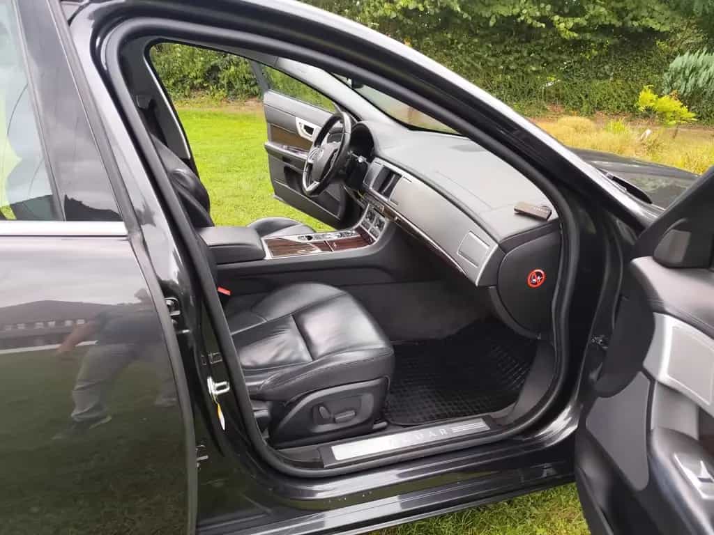 Jaguar XF 3.0 V6 Diesel /ÖL-REIFEN-BREMSEN VO&HI NEU 06/2012-photo-11