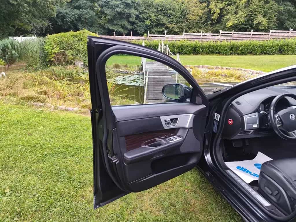 Jaguar XF 3.0 V6 Diesel /ÖL-REIFEN-BREMSEN VO&HI NEU 06/2012-photo-14