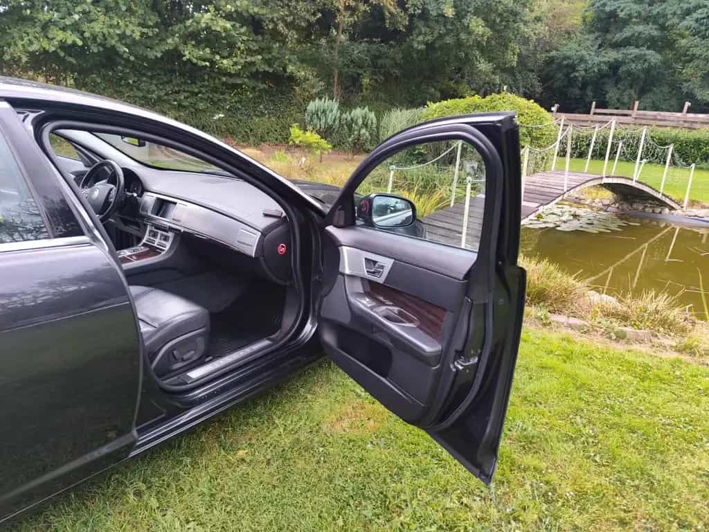 Jaguar XF 3.0 V6 Diesel /ÖL-REIFEN-BREMSEN VO&HI NEU 06/2012-photo-15