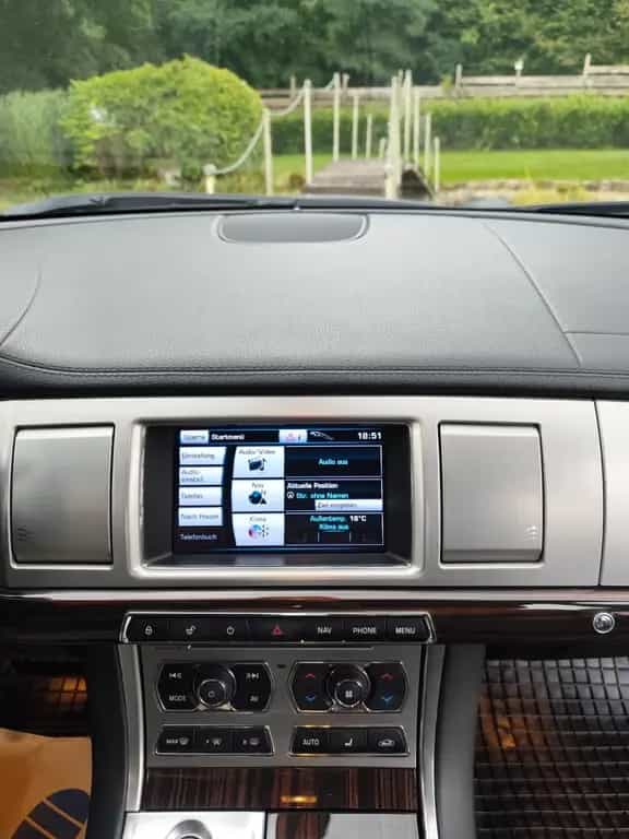 Jaguar XF 3.0 V6 Diesel /ÖL-REIFEN-BREMSEN VO&HI NEU 06/2012-photo-20