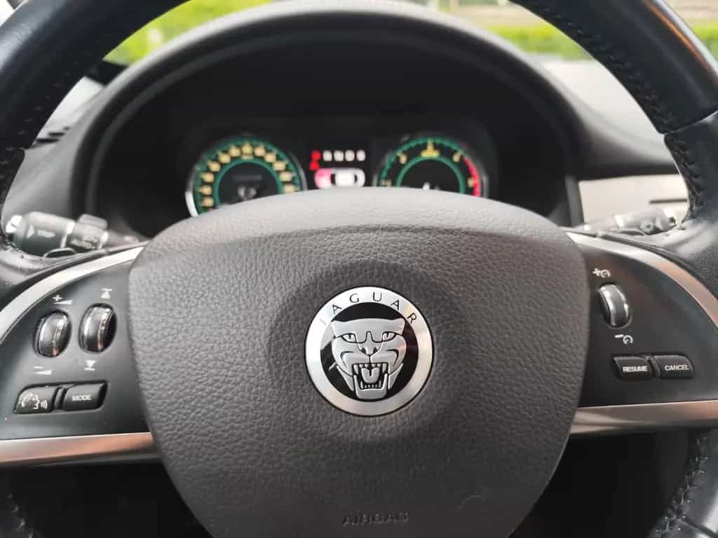 Jaguar XF 3.0 V6 Diesel /ÖL-REIFEN-BREMSEN VO&HI NEU 06/2012-photo-21