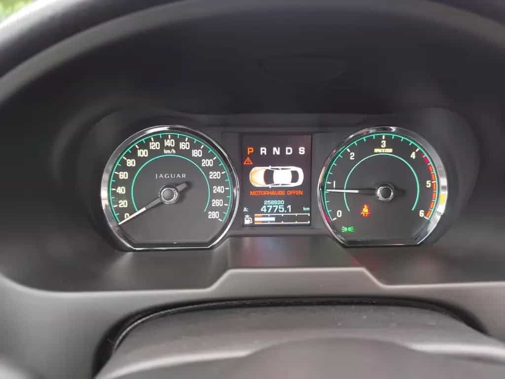 Jaguar XF 3.0 V6 Diesel /ÖL-REIFEN-BREMSEN VO&HI NEU 06/2012-photo-22