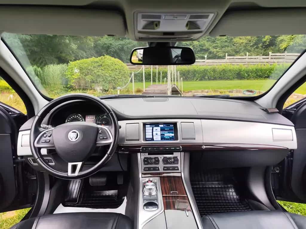 Jaguar XF 3.0 V6 Diesel /ÖL-REIFEN-BREMSEN VO&HI NEU 06/2012-photo-9