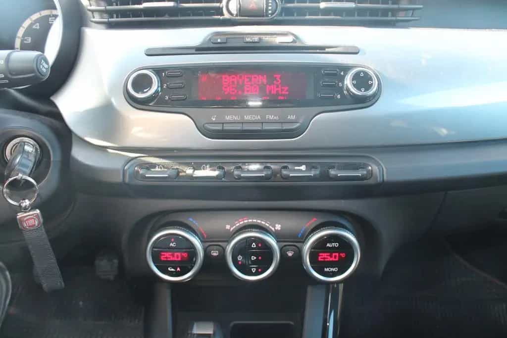 Alfa Romeo Giulietta Turismo 04/2011-photo-11