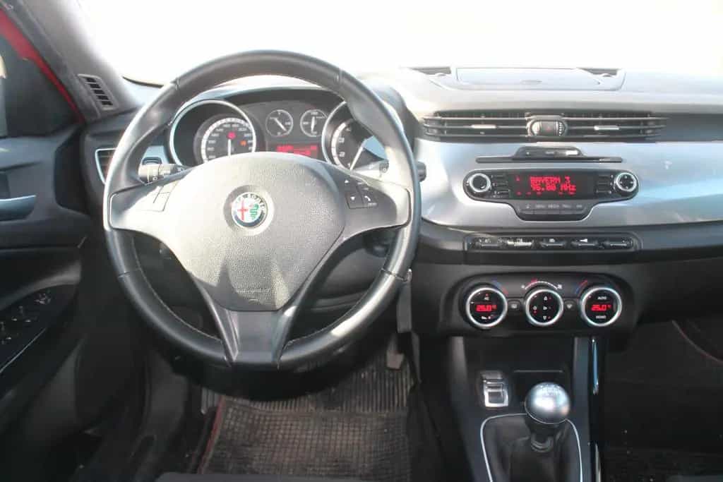 Alfa Romeo Giulietta Turismo 04/2011-photo-8