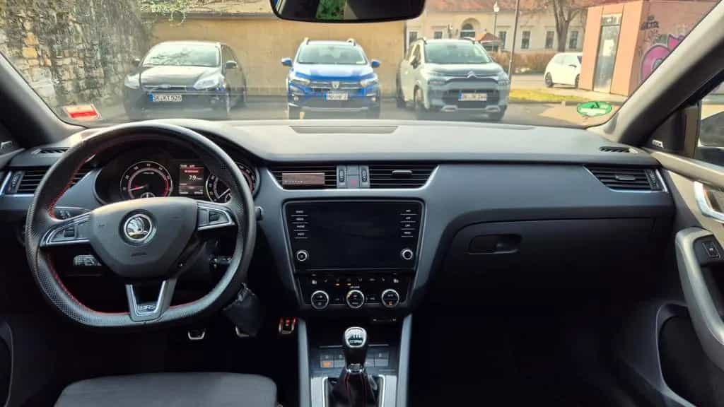 Skoda Octavia 2.0 TSI DSG RS 230 Combi RS 09/2017-photo-12