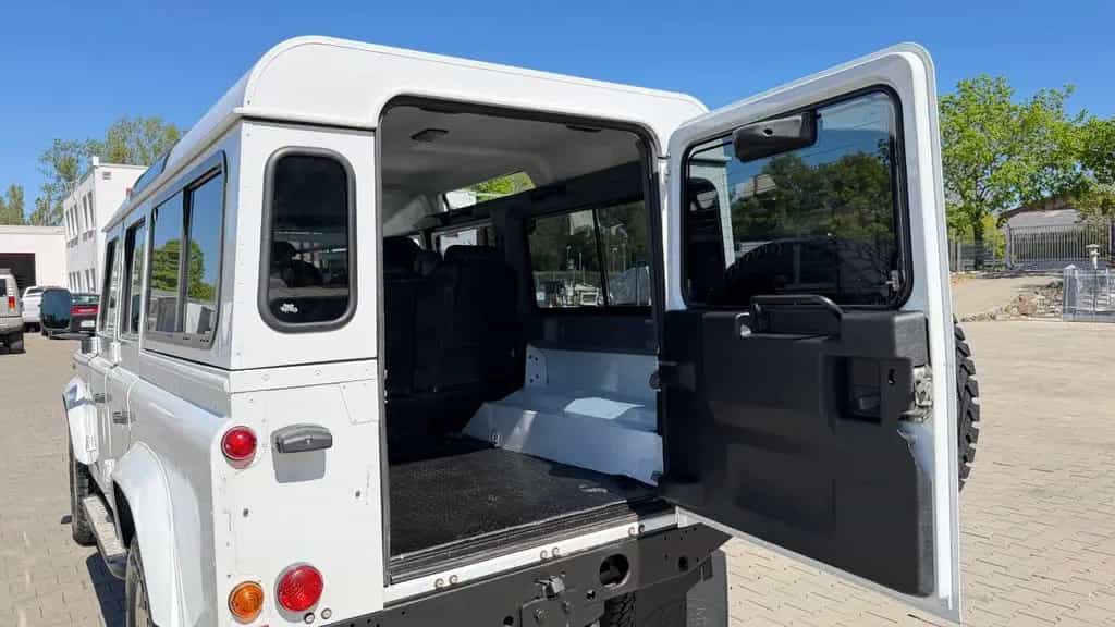 Land Rover Defender 110 E Station Wagon 2,2 1Hand Tausch Mö 12/2012-photo-11