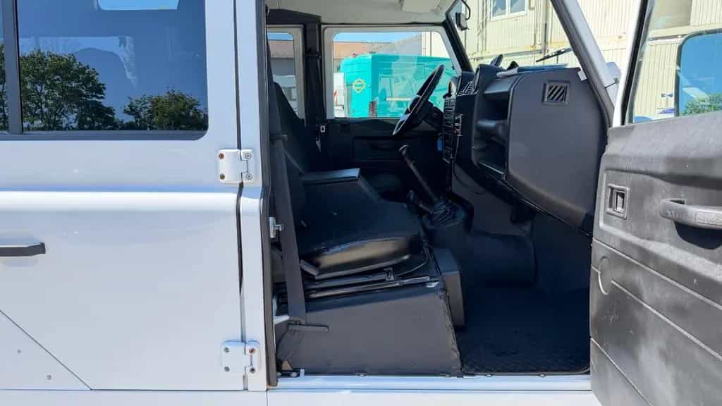 Land Rover Defender 110 E Station Wagon 2,2 1Hand Tausch Mö 12/2012-photo-17