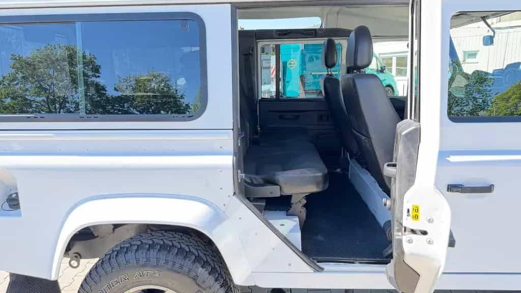 Land Rover Defender 110 E Station Wagon 2,2 1Hand Tausch Mö 12/2012-photo-19