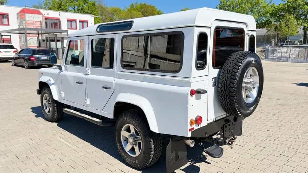 Land Rover Defender 110 E Station Wagon 2,2 1Hand Tausch Mö 12/2012-photo-6
