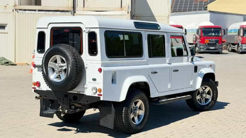 Land Rover Defender 110 E Station Wagon 2,2 1Hand Tausch Mö 12/2012-photo-9