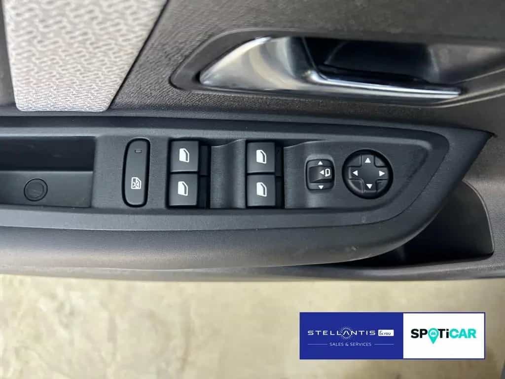Citroën C4 1.2 PureTech Lim. Max 130 NAV*SHZ 03/2024-photo-11