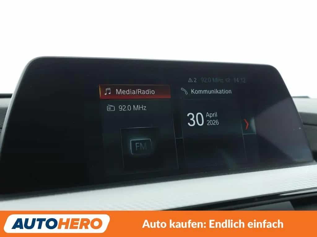 BMW 3 Series 330i M Sport Aut.*NAVI*LED*TEMPO*PANO*PDC*SHZ* 04/2019-photo-19