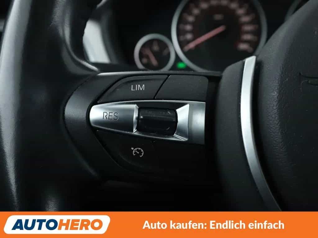 BMW 3 Series 330i M Sport Aut.*NAVI*LED*TEMPO*PANO*PDC*SHZ* 04/2019-photo-27