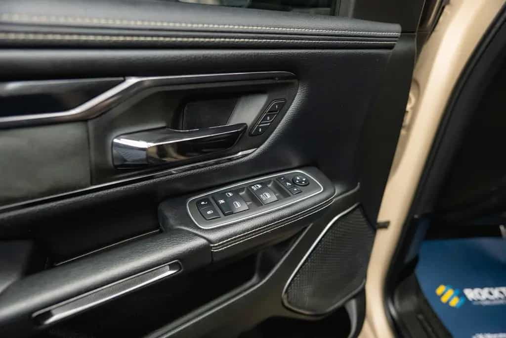 Dodge RAM 5.7 V8 HEMI 4x4 NIGHT GT SPORT Offroad 19% 10/2022-photo-40
