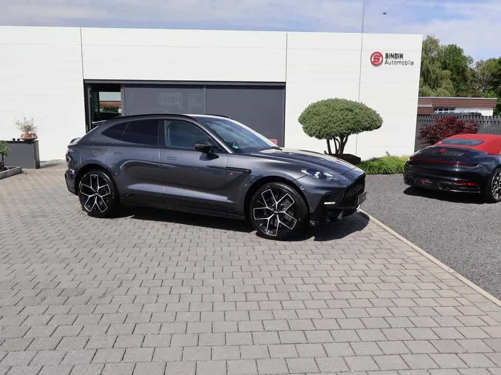 Aston Martin DBX S by -Q- Pano-Mesh Grill-ACC-360°-Carbon 03/2026-photo-1