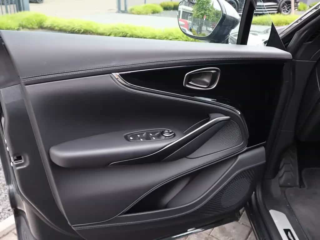 Aston Martin DBX S by -Q- Pano-Mesh Grill-ACC-360°-Carbon 03/2026-photo-13
