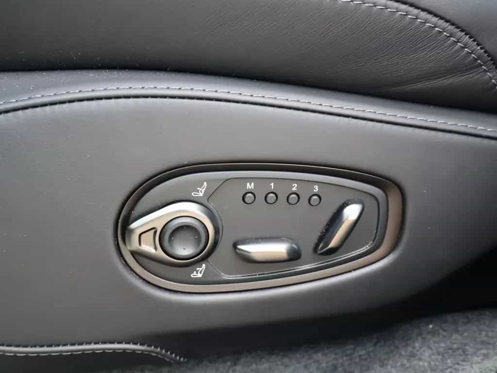 Aston Martin DBX S by -Q- Pano-Mesh Grill-ACC-360°-Carbon 03/2026-photo-19