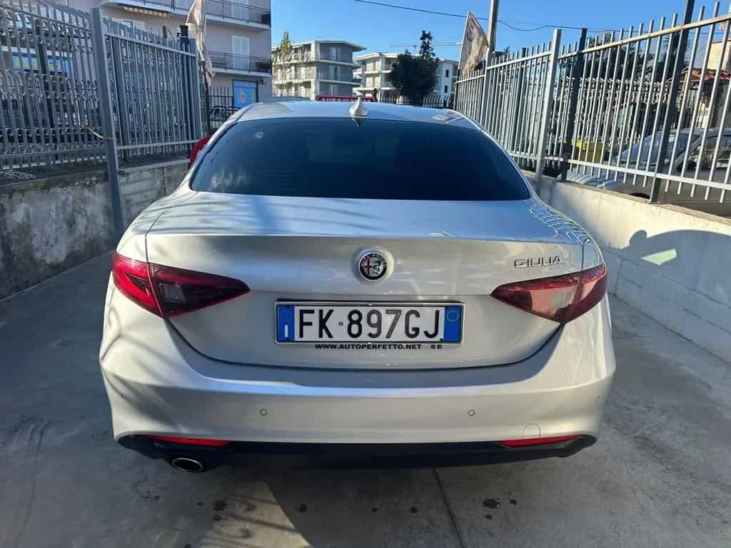 Alfa Romeo Giulia 2.2 Turbodiesel 150 CV Busines 10/2017-photo-3