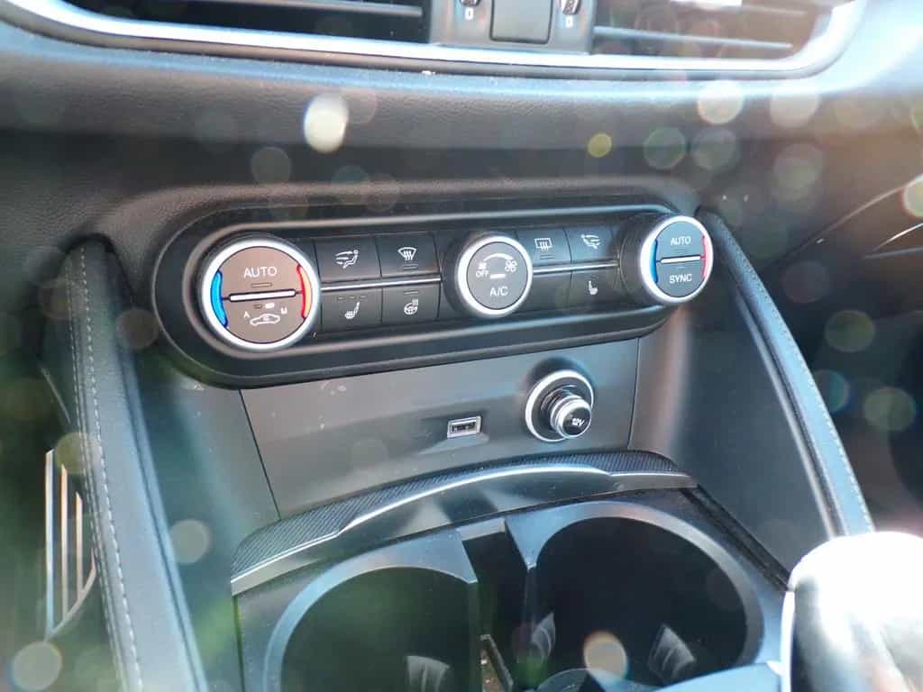 Alfa Romeo Stelvio Lusso Q4 07/2019-photo-16