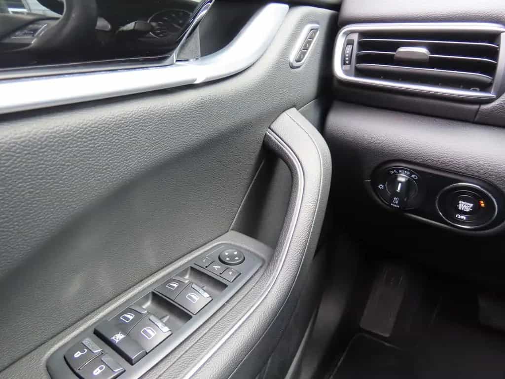 Maserati Levante Q4 3.0 V6 Autom. 360° Kamera Panorama 03/2021-photo-15