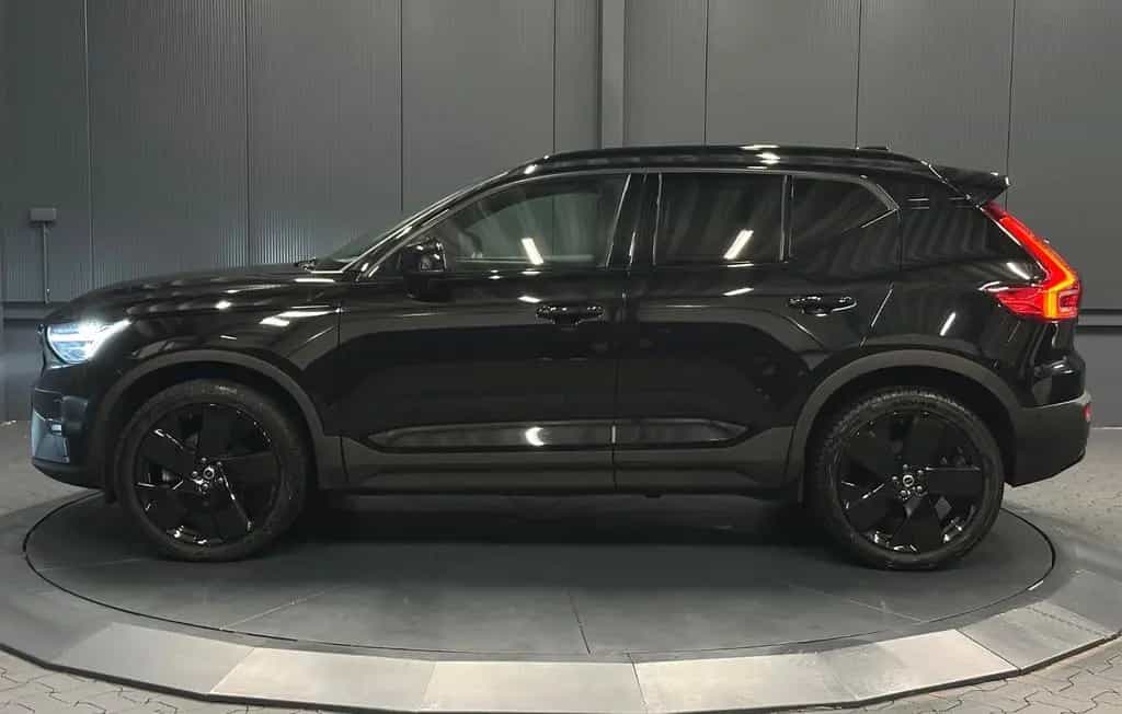 Volvo XC40 Plus Black Edition *20Zoll*360°*Privacy*LED 07/2025-photo-1