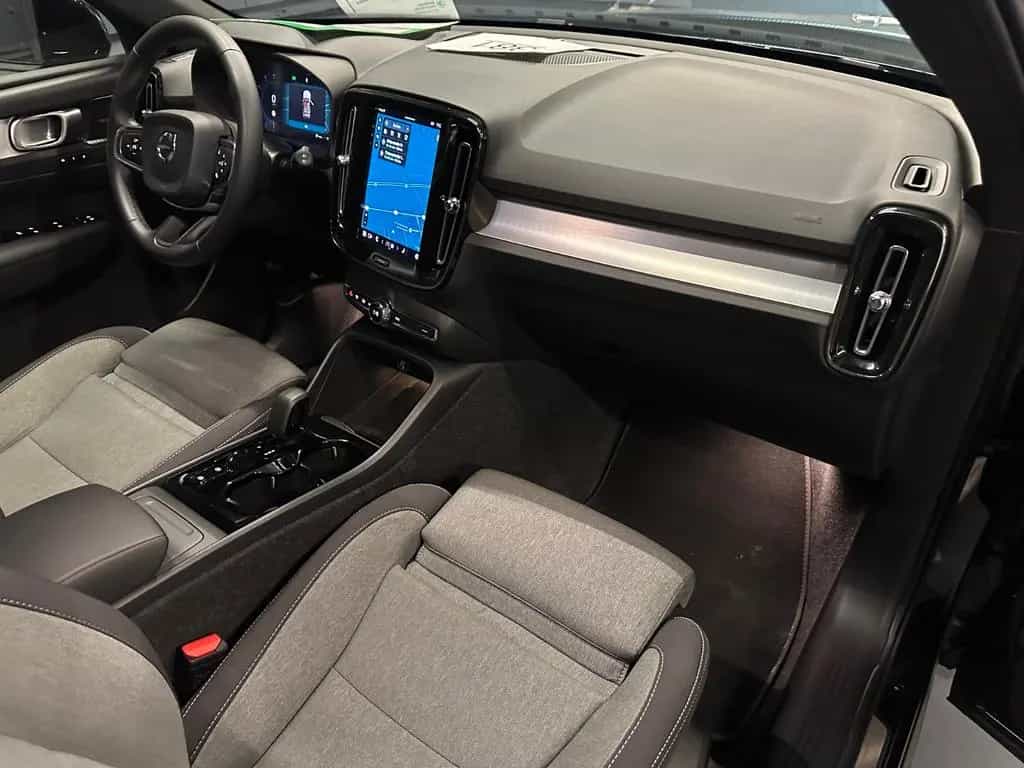 Volvo XC40 Plus Black Edition *20Zoll*360°*Privacy*LED 07/2025-photo-10