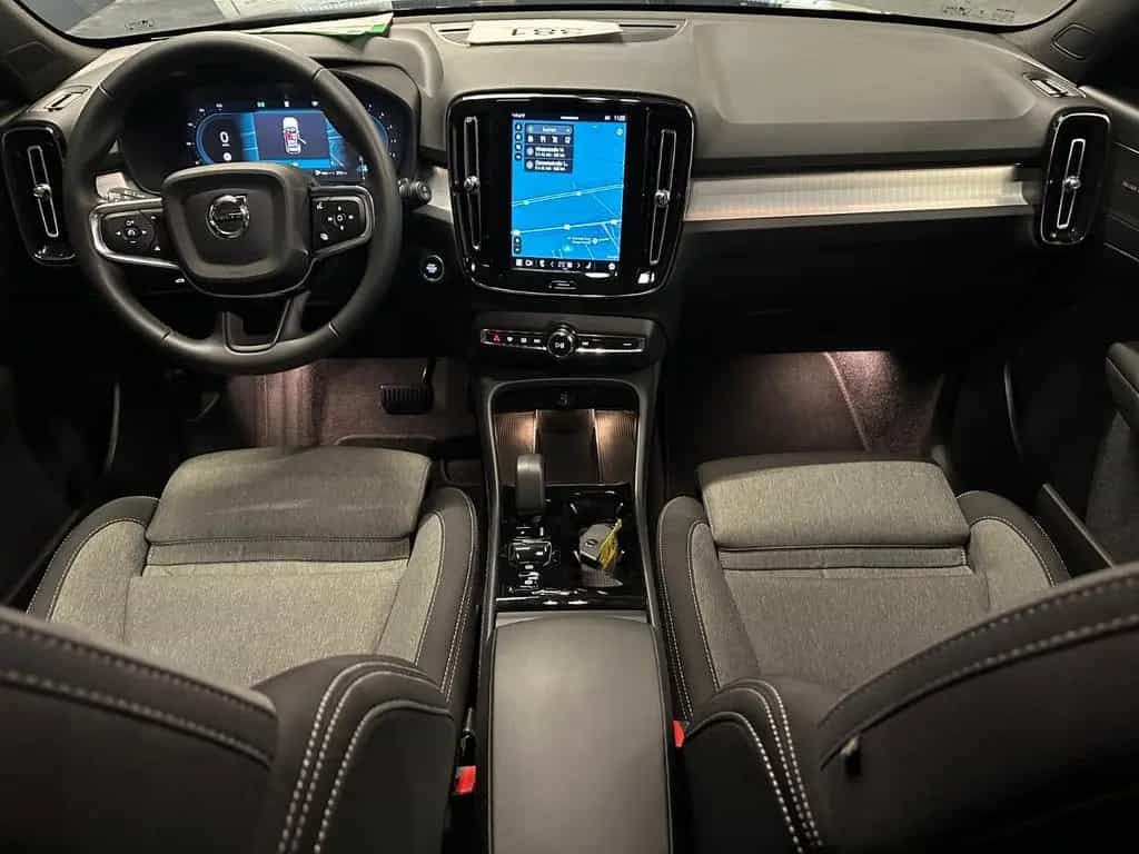 Volvo XC40 Plus Black Edition *20Zoll*360°*Privacy*LED 07/2025-photo-11