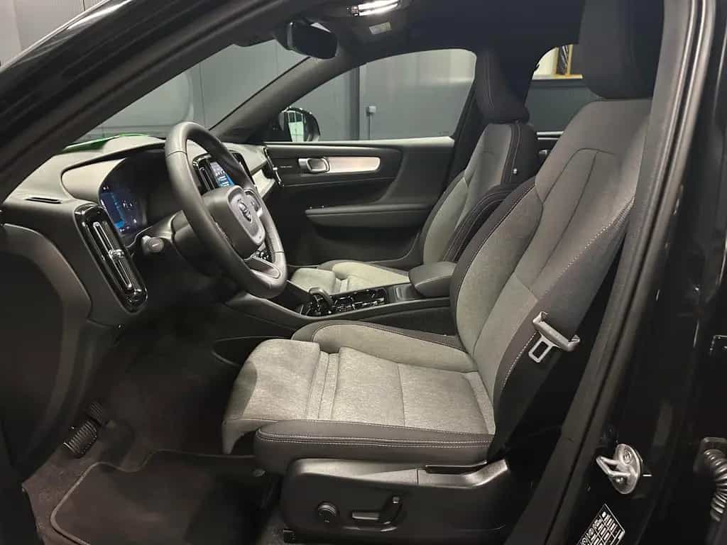 Volvo XC40 Plus Black Edition *20Zoll*360°*Privacy*LED 07/2025-photo-14