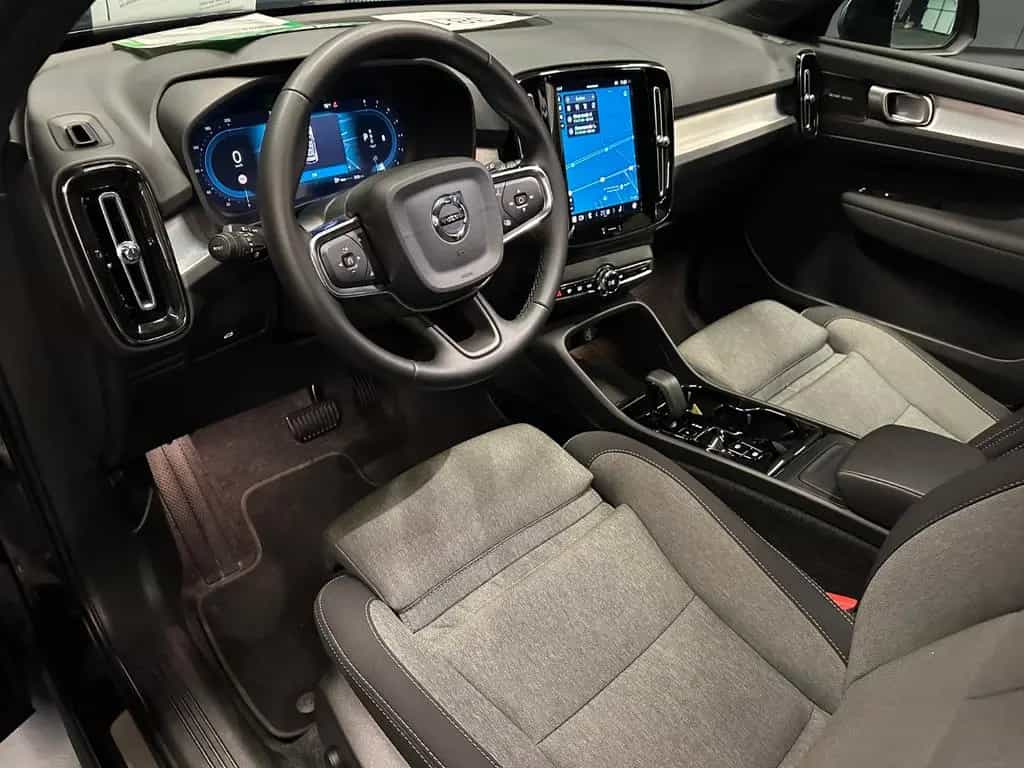 Volvo XC40 Plus Black Edition *20Zoll*360°*Privacy*LED 07/2025-photo-15