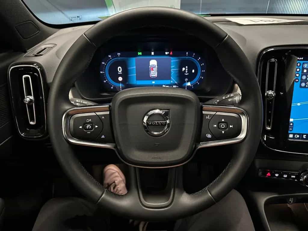 Volvo XC40 Plus Black Edition *20Zoll*360°*Privacy*LED 07/2025-photo-16