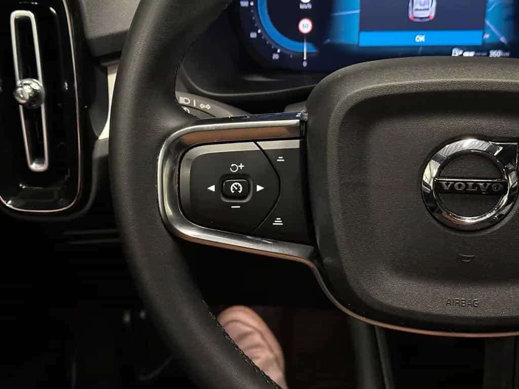 Volvo XC40 Plus Black Edition *20Zoll*360°*Privacy*LED 07/2025-photo-17