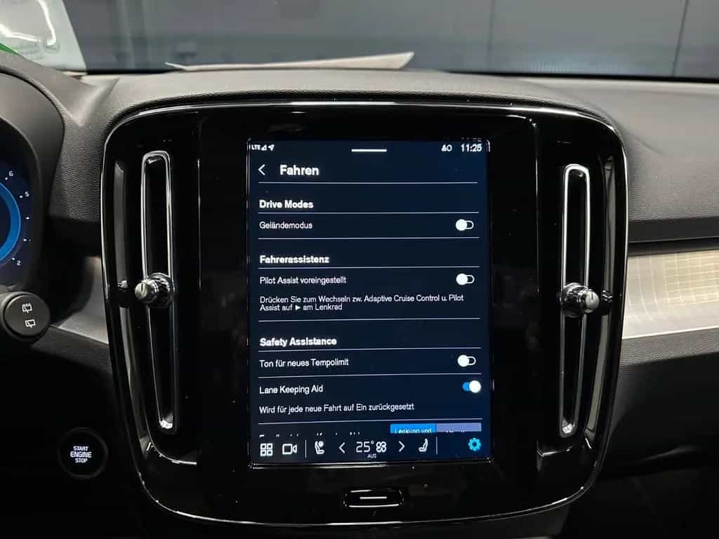Volvo XC40 Plus Black Edition *20Zoll*360°*Privacy*LED 07/2025-photo-23
