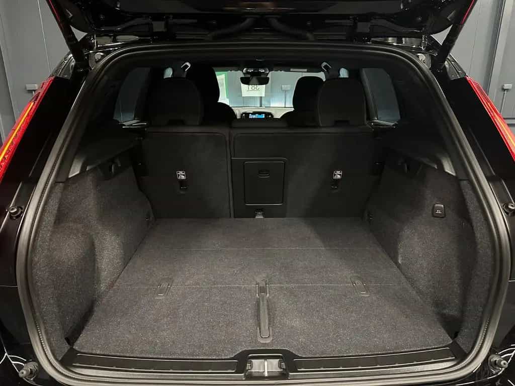 Volvo XC40 Plus Black Edition *20Zoll*360°*Privacy*LED 07/2025-photo-26