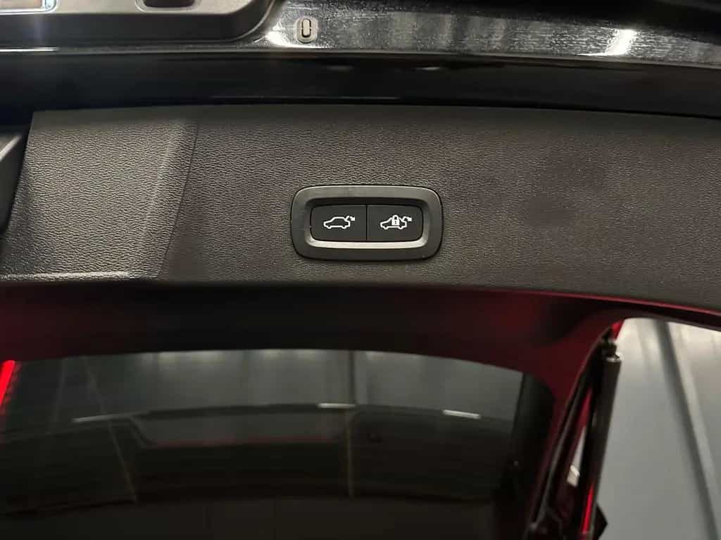 Volvo XC40 Plus Black Edition *20Zoll*360°*Privacy*LED 07/2025-photo-27