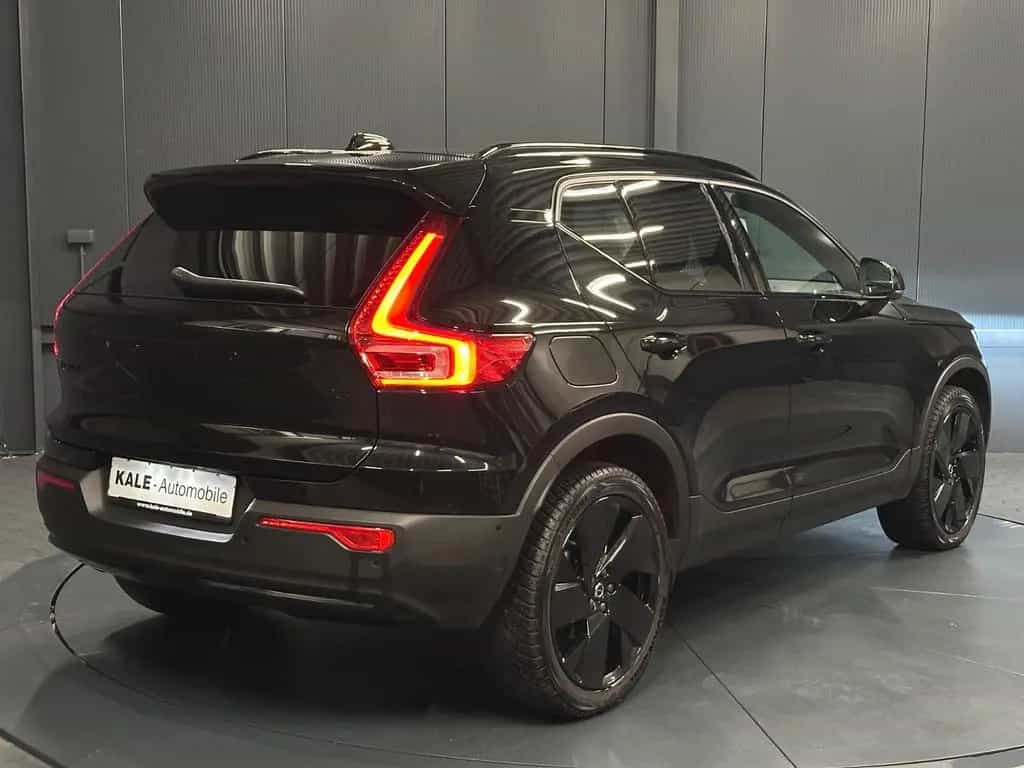 Volvo XC40 Plus Black Edition *20Zoll*360°*Privacy*LED 07/2025-photo-4