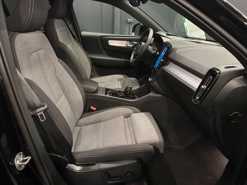 Volvo XC40 Plus Black Edition *20Zoll*360°*Privacy*LED 07/2025-photo-9