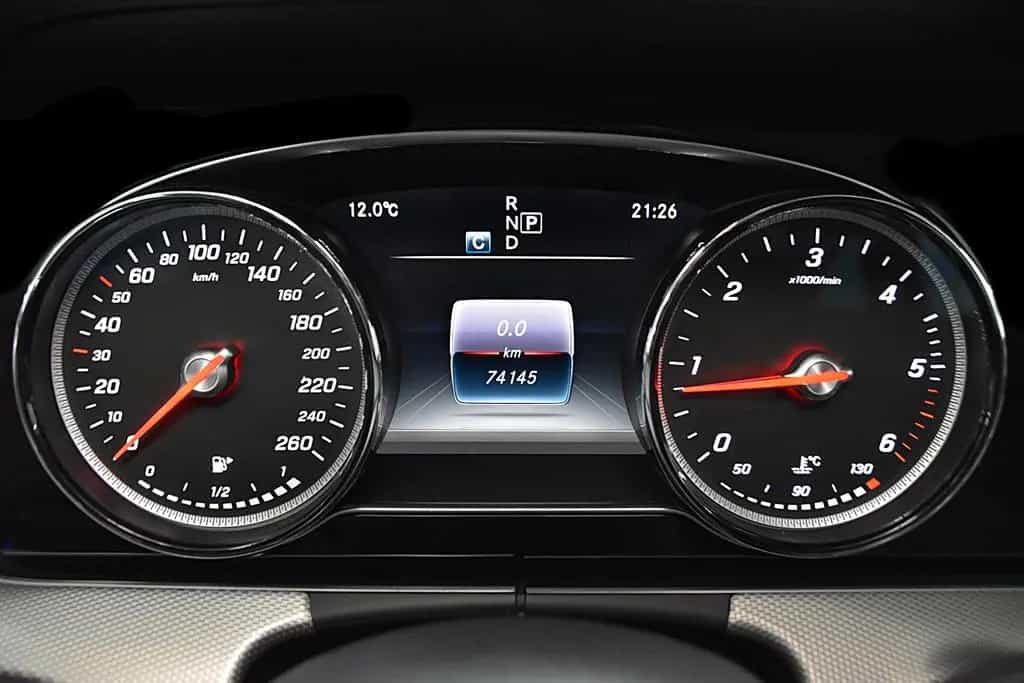 Mercedes-Benz E-Class 220 D T AVANTGARDE *FINANZIERUNG MÖGLICH* 01/2017-photo-2