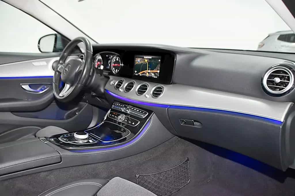 Mercedes-Benz E-Class 220 D T AVANTGARDE *FINANZIERUNG MÖGLICH* 06/2017-photo-24